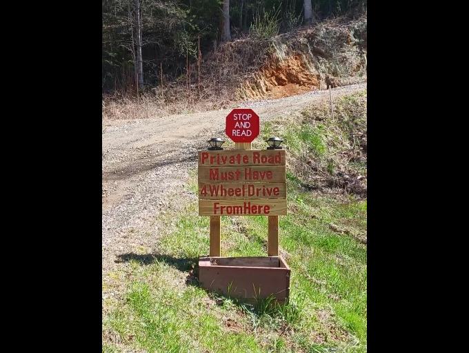 Riverwalk Mountain Cabin Mountain / Creek / Hiking Vacation Rental