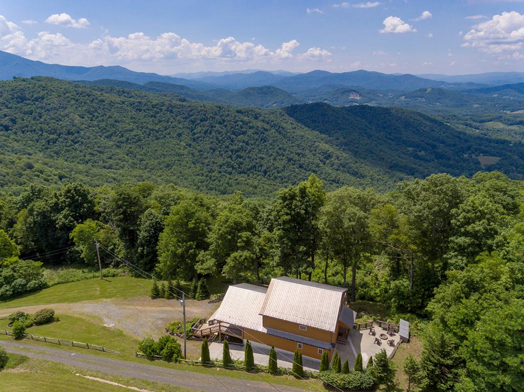 Swiss Mountain Lodge Mountain View Vacation Rental Spruce Pine, NC