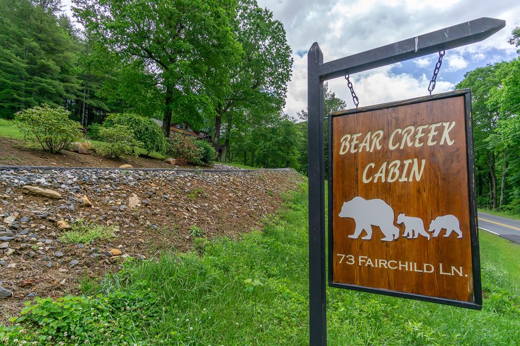 Bear Creek Cabin Creek Front / Mountains Vacation Rental Burnsville, NC