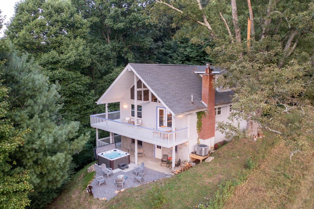 Carolyn's Mountain Cottage Mountain View Vacation Rental Burnsville, NC